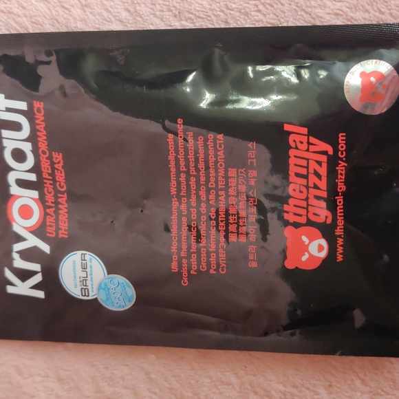 New in package kryonaut ultra high performance thermal grease - Picture 2 of 3